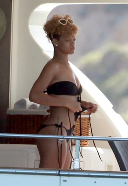 Banned Black Celebs Rihanna - 10